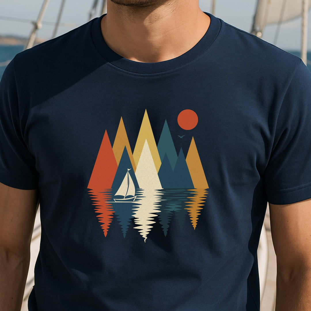 Boot in de Bergen – Unisex Premium Biologisch T-Shirt